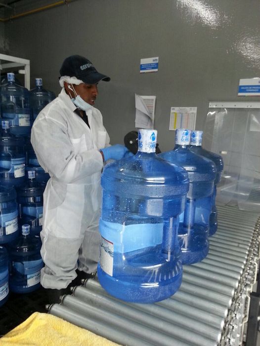 +12 VACANTES PARA TRABAJAR EMBOTELLANDO AGUA MINERAL